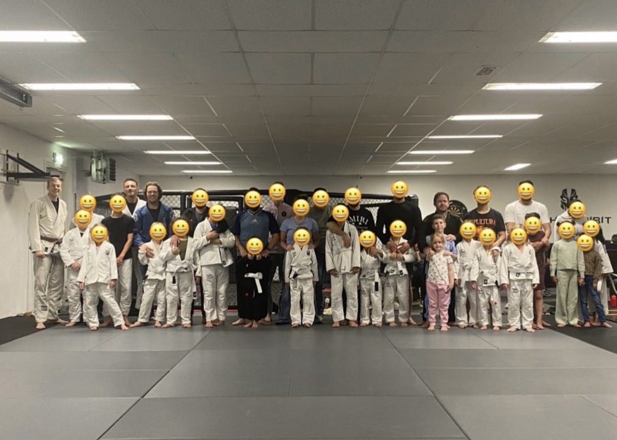 Kinderen trainen BJJ op de mat bij Fight Spirit Arnhem